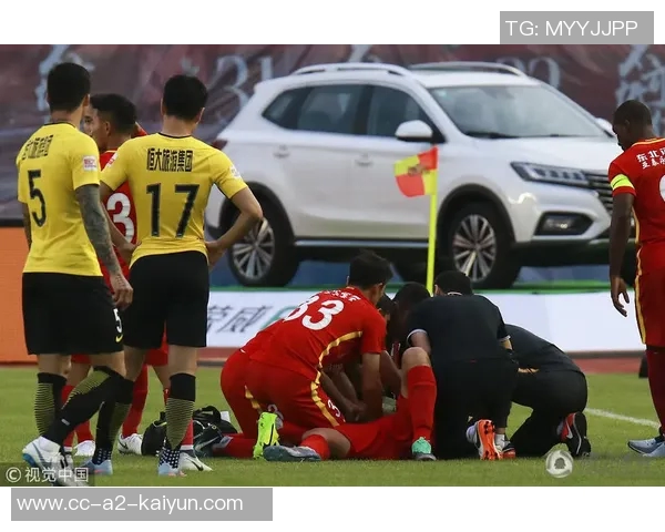 阿图尔与内马尔重聚合影祝福早日回归赛场