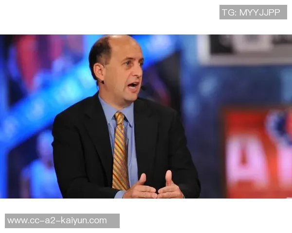 马瑟林与范甘迪教练深入分析录像探讨提升防守技巧的有效方法 马瑟林与范甘迪教练深入分析录像探讨提升防守技巧的有效方法